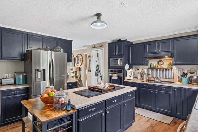 146 Glen Street, Summerville, SC 29483