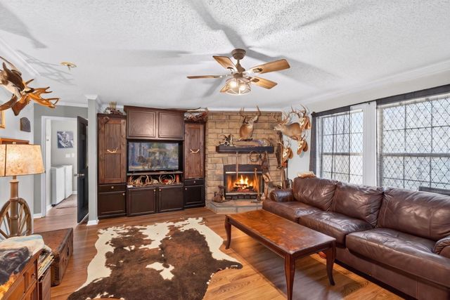 146 Glen Street, Summerville, SC 29483