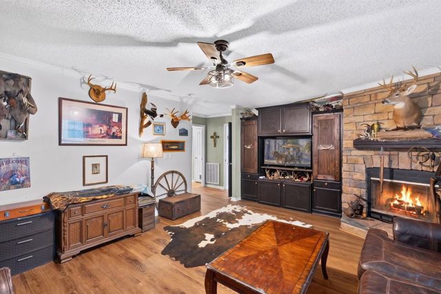 146 Glen Street, Summerville, SC 29483