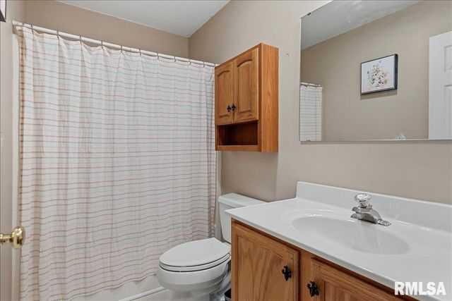 3833 WEXFORD Drive, Springfield, IL 62704