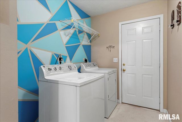 3833 WEXFORD Drive, Springfield, IL 62704