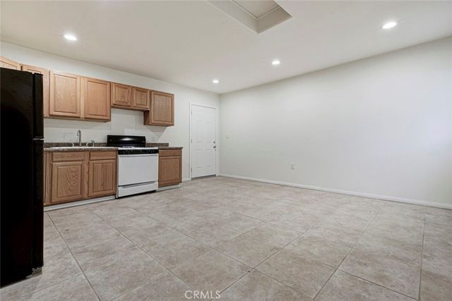 6648 Gaviota Avenue, Lake Balboa, CA 91406