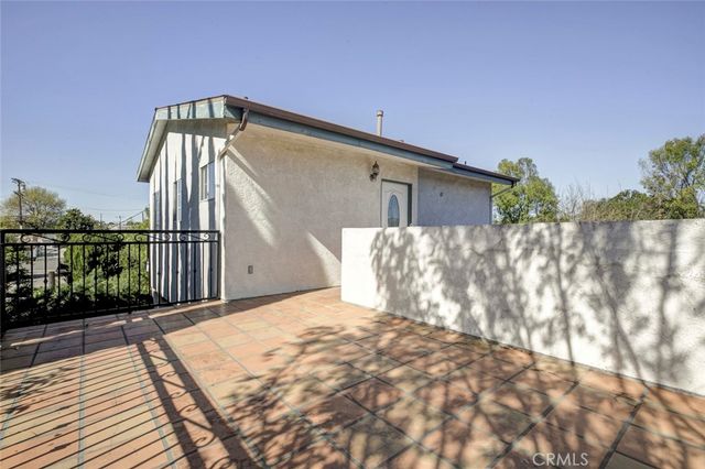 6648 Gaviota Avenue, Lake Balboa, CA 91406