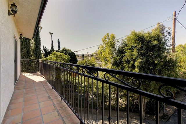 6648 Gaviota Avenue, Lake Balboa, CA 91406