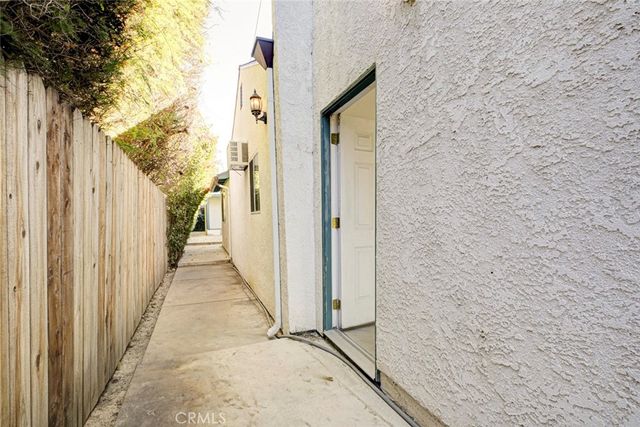 6648 Gaviota Avenue, Lake Balboa, CA 91406