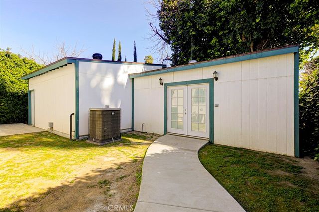 6648 Gaviota Avenue, Lake Balboa, CA 91406