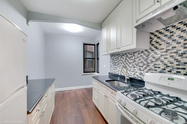 41-09 41st Street, Sunnyside, NY 11104
