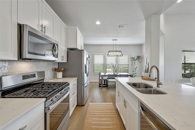 17837 Panorama DR, Dripping Springs, TX 78620