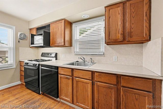 1908 Guthrie Avenue, Royal Oak, MI 48067