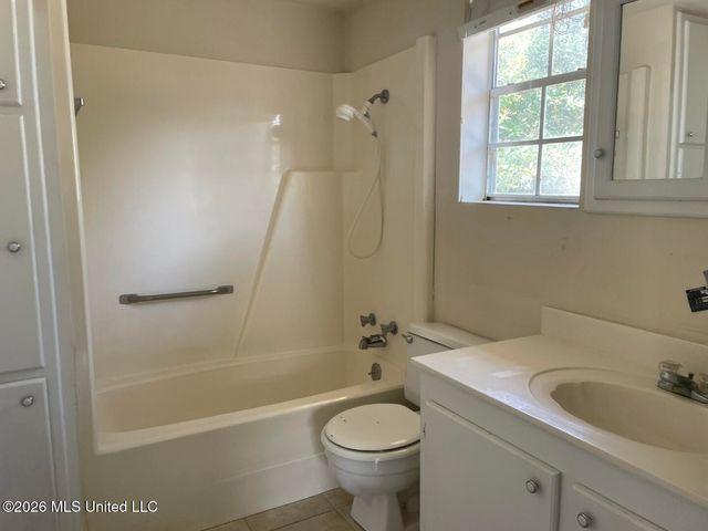 201 Ravens Court, Ocean Springs, MS 39564