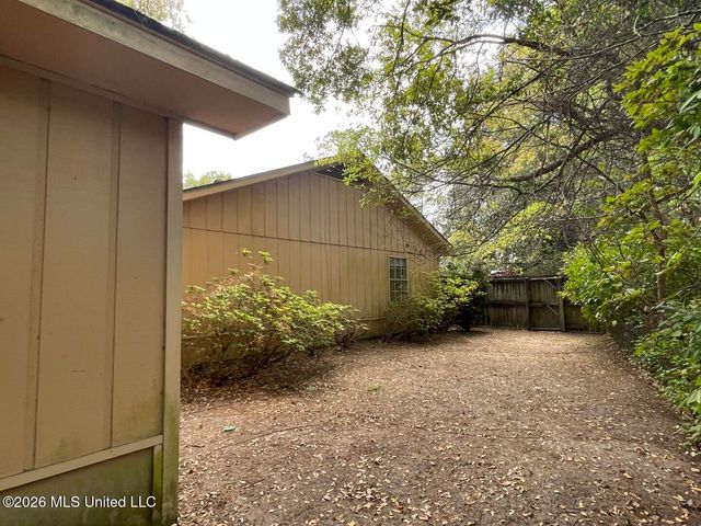 201 Ravens Court, Ocean Springs, MS 39564