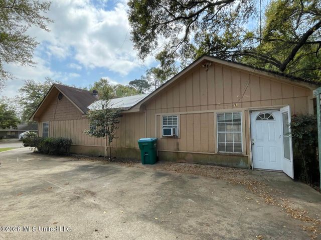 201 Ravens Court, Ocean Springs, MS 39564