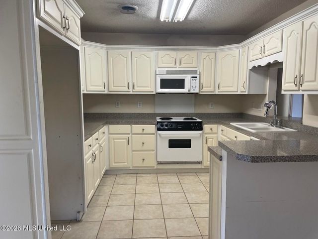 201 Ravens Court, Ocean Springs, MS 39564