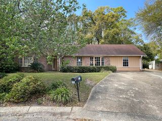 201 Ravens Court, Ocean Springs, MS 39564