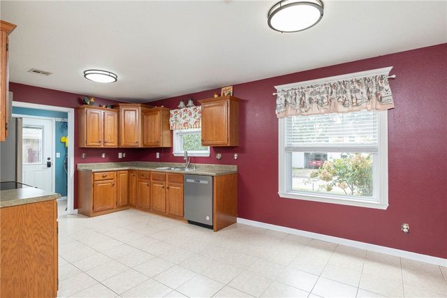 122 S Collins Avenue, Gentry, AR 72734