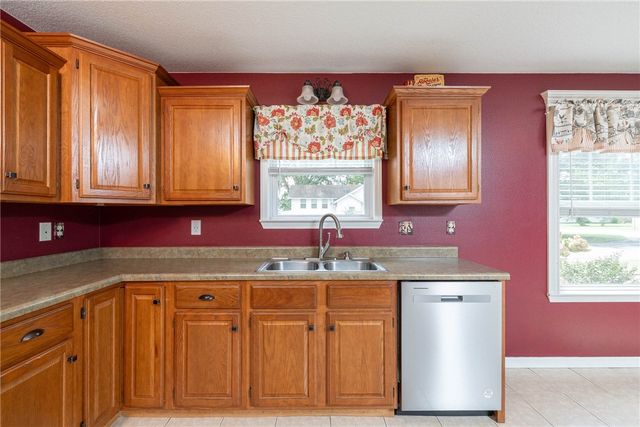 122 S Collins Avenue, Gentry, AR 72734