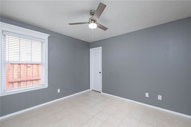 122 S Collins Avenue, Gentry, AR 72734