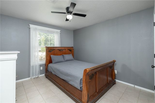 122 S Collins Avenue, Gentry, AR 72734