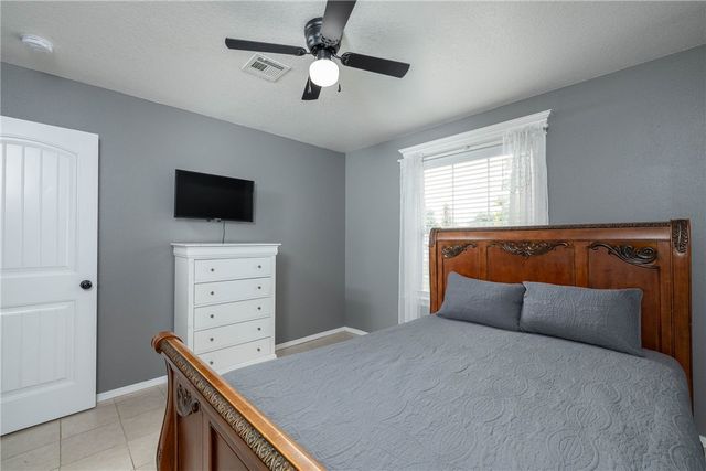 122 S Collins Avenue, Gentry, AR 72734