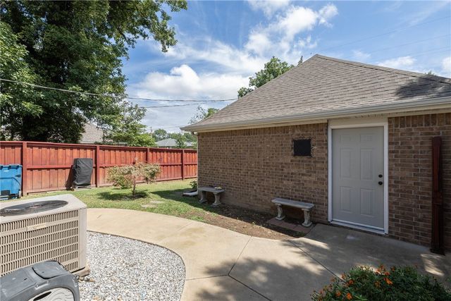 122 S Collins Avenue, Gentry, AR 72734