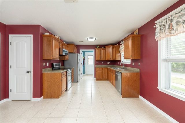 122 S Collins Avenue, Gentry, AR 72734