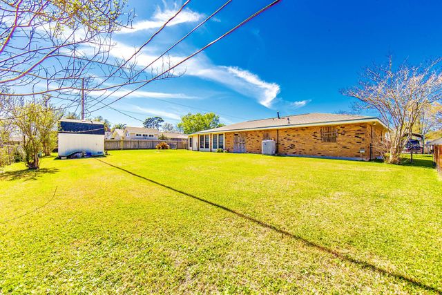 815 Levert Dr, Thibodaux, LA 70301