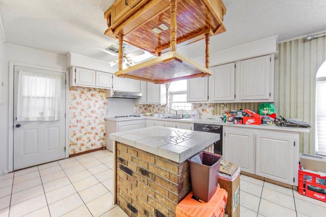 815 Levert Dr, Thibodaux, LA 70301