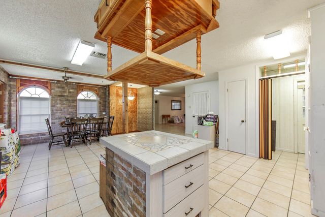 815 Levert Dr, Thibodaux, LA 70301