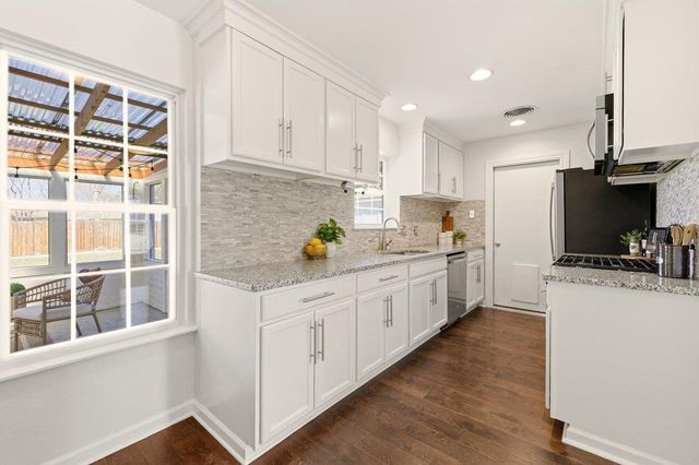 8100 Stillwood LN, Austin, TX 78757