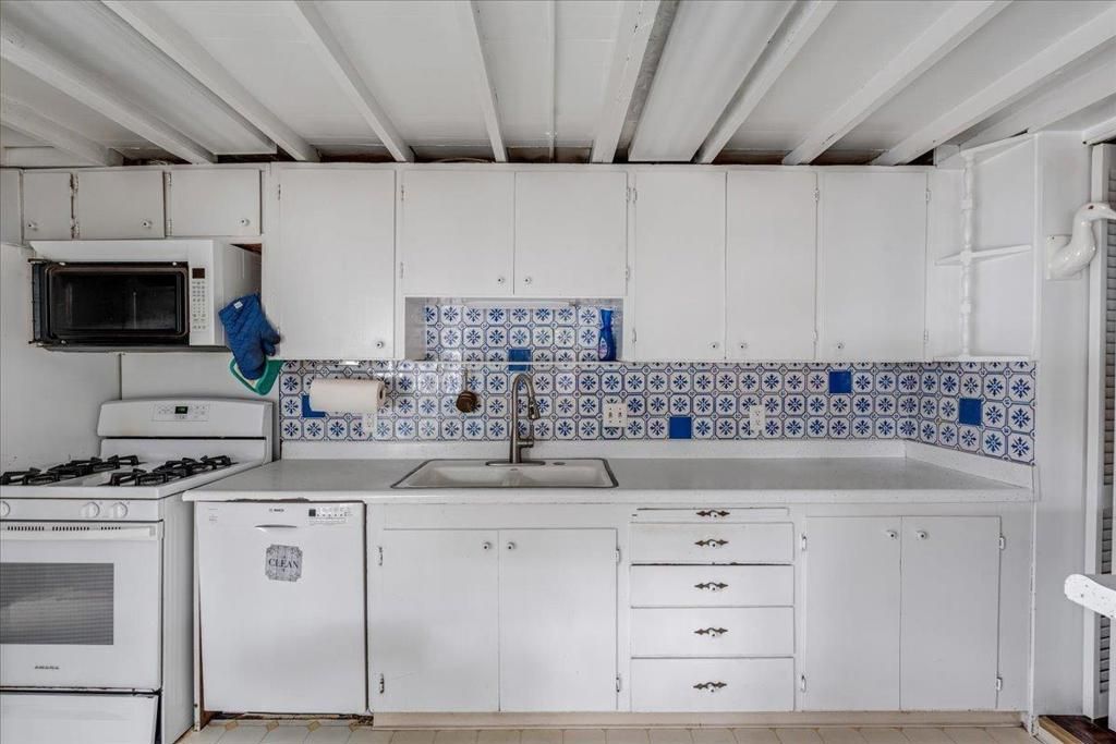 Image 27 of property listing at 841 Congress Avenue, Pacific Grove, CA 93950