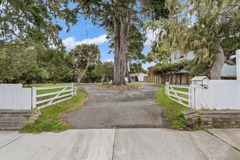 Image 3 of property listing at 841 Congress Avenue, Pacific Grove, CA 93950