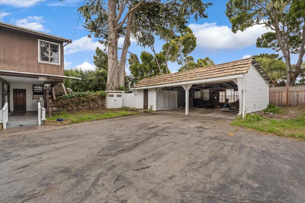 Image 7 of property listing at 841 Congress Avenue, Pacific Grove, CA 93950