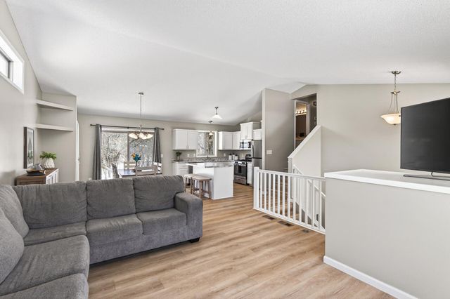 39584 Oak Park Trail, North Branch, MN 55056