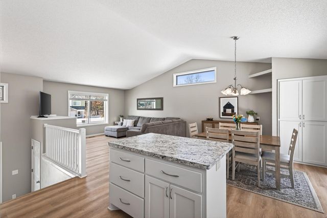 39584 Oak Park Trail, North Branch, MN 55056