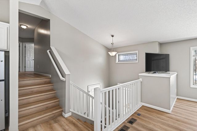 39584 Oak Park Trail, North Branch, MN 55056