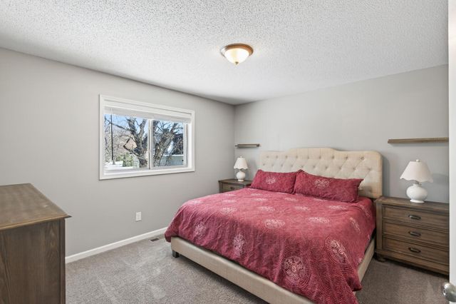 39584 Oak Park Trail, North Branch, MN 55056