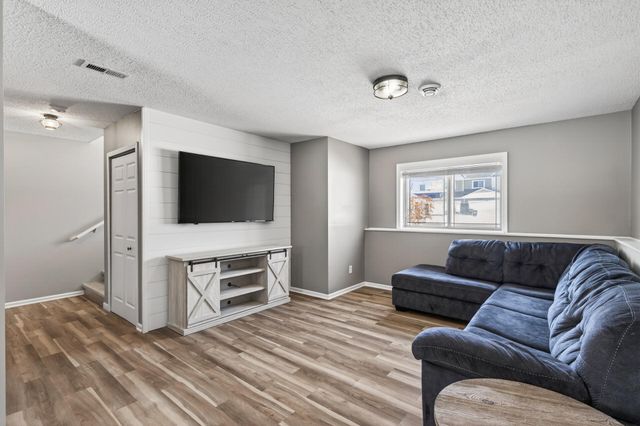 39584 Oak Park Trail, North Branch, MN 55056