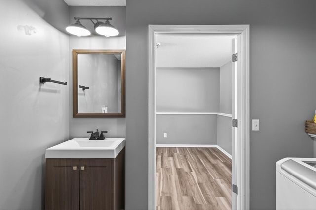 39584 Oak Park Trail, North Branch, MN 55056