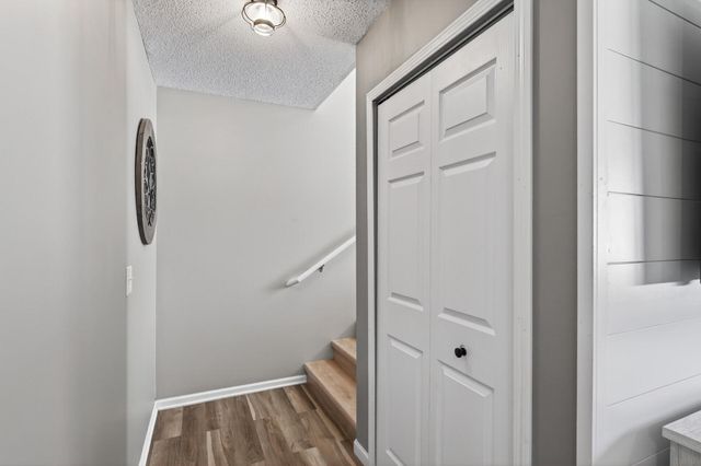 39584 Oak Park Trail, North Branch, MN 55056