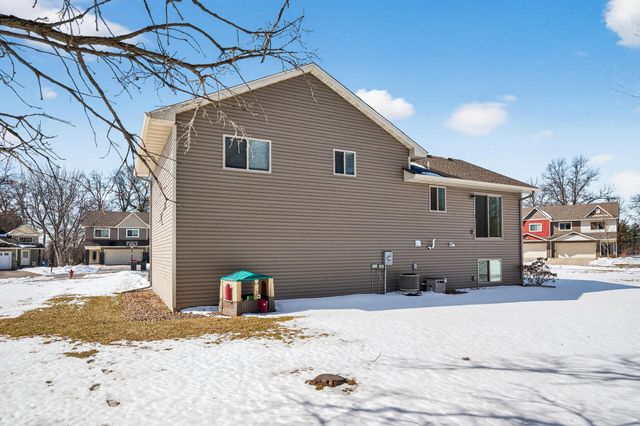 39584 Oak Park Trail, North Branch, MN 55056
