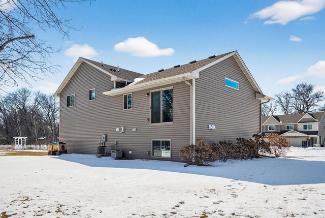 39584 Oak Park Trail, North Branch, MN 55056