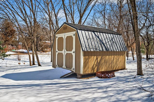 39584 Oak Park Trail, North Branch, MN 55056