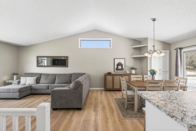 39584 Oak Park Trail, North Branch, MN 55056