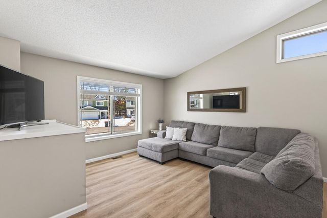 39584 Oak Park Trail, North Branch, MN 55056