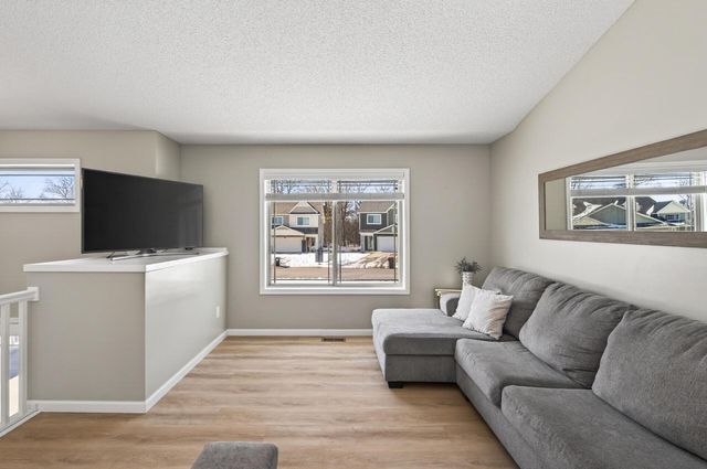 39584 Oak Park Trail, North Branch, MN 55056