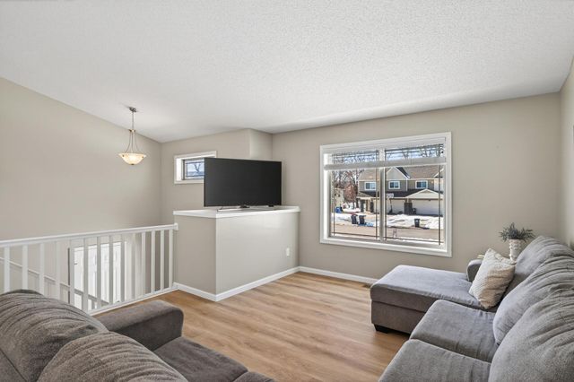 39584 Oak Park Trail, North Branch, MN 55056