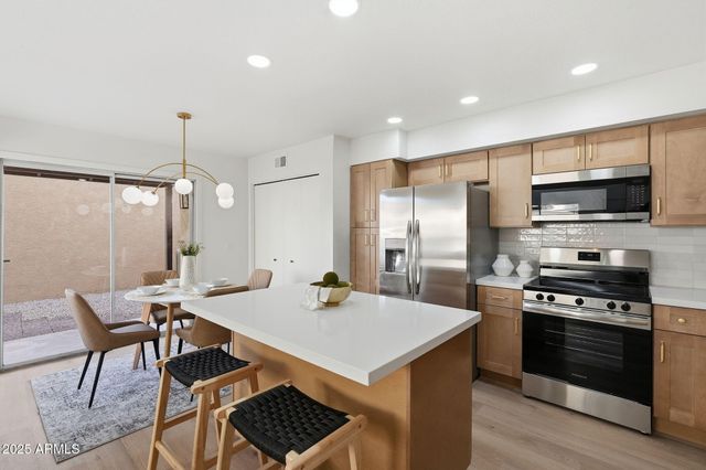 6717 W AIRE LIBRE Avenue, Peoria, AZ 85382