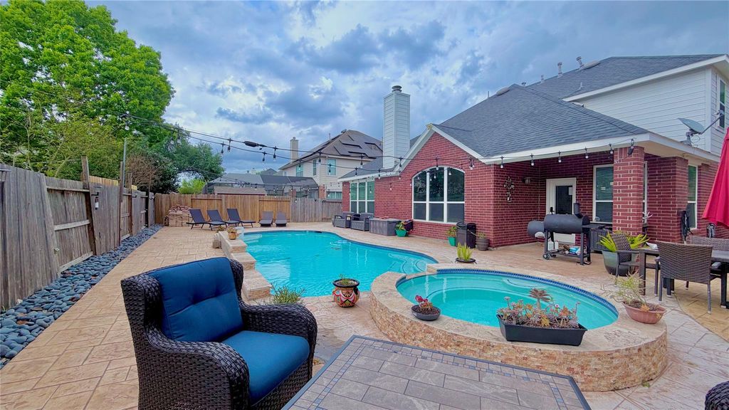 2708 Sunnycreek Lane, Pearland, TX 77584