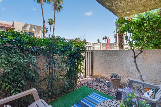 200 E Racquet Club 63, Palm Springs, CA 92262