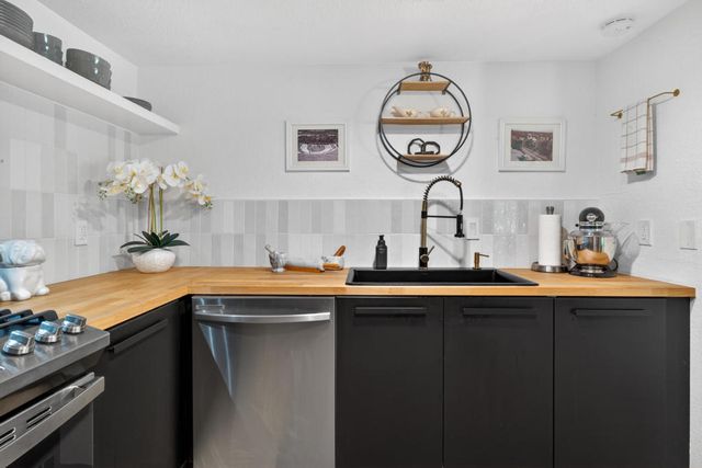 200 E Racquet Club 63, Palm Springs, CA 92262